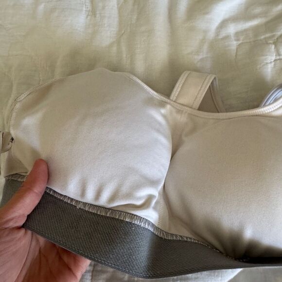 Under Armour White and Grey Sports Bra Size Small - Picture 7 of 9